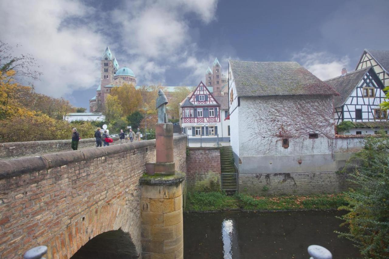 Gasthaus Zum Halbmond Otel Speyer Dış mekan fotoğraf